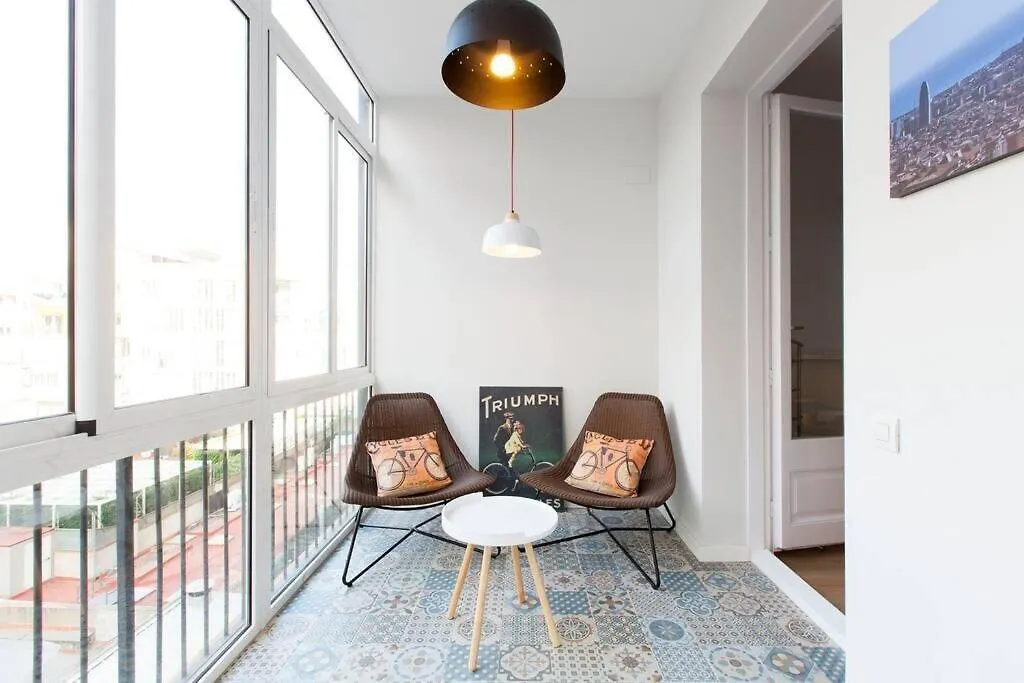 Gorgeous 4Bed 4Bath Close To City Center Barcelona 0*,