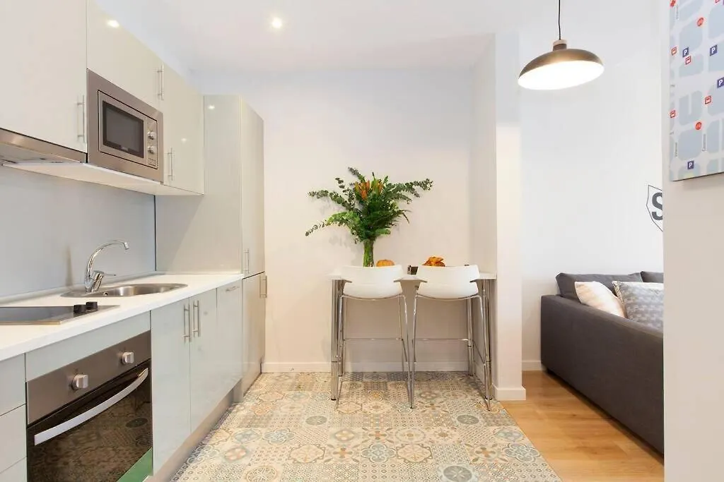 Gorgeous 4Bed 4Bath Close To City Center Barcelona