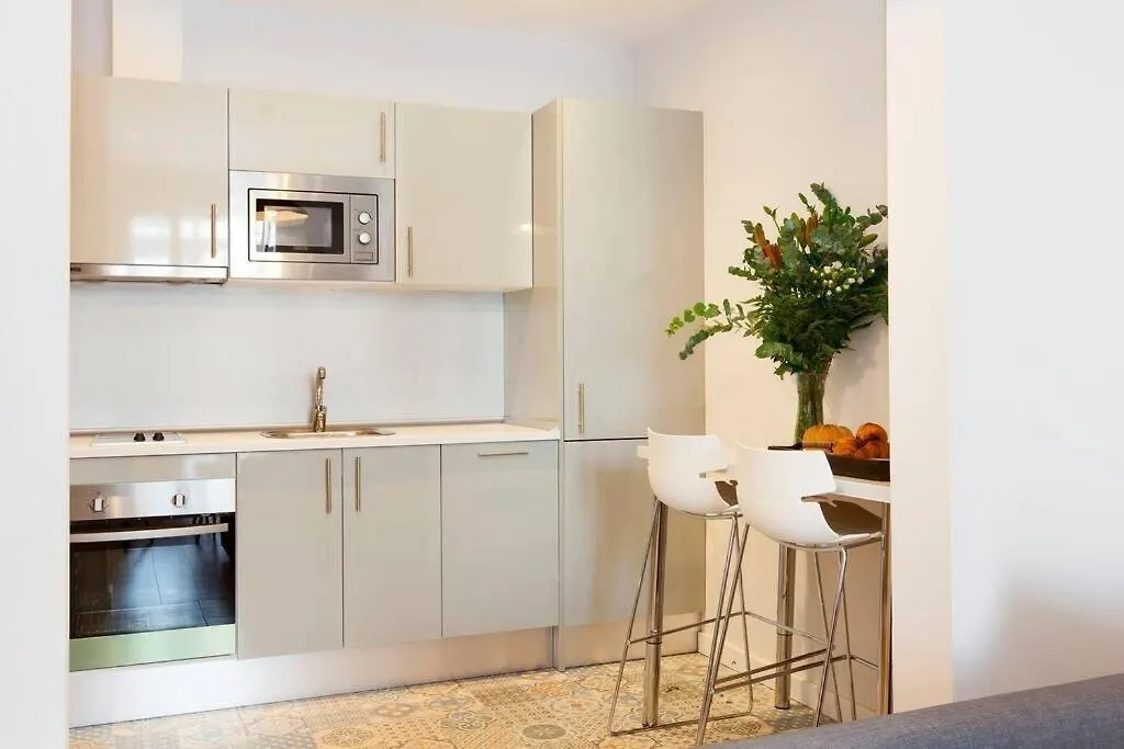 Gorgeous 4Bed 4Bath Close To City Center Barcelona Apartment