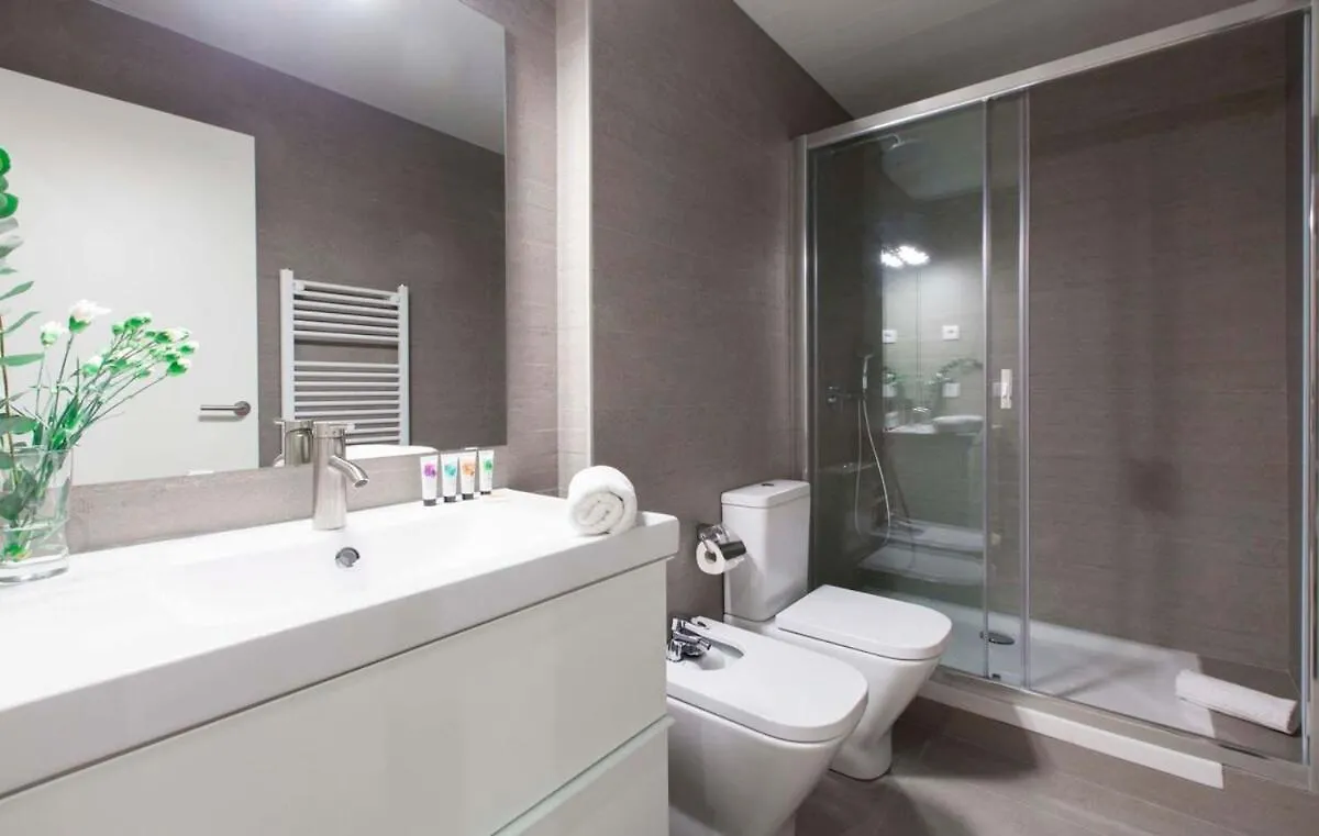Gorgeous 4Bed 4Bath Close To City Center Barcelona 0*,