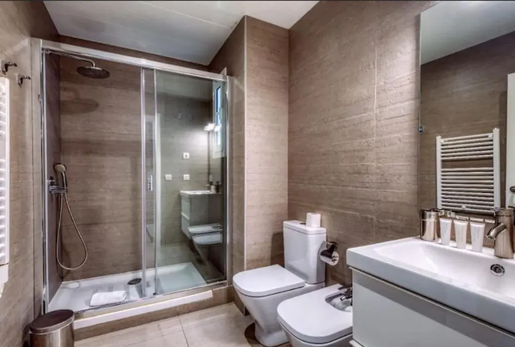 Gorgeous 4Bed 4Bath Close To City Center Barcelona Spain