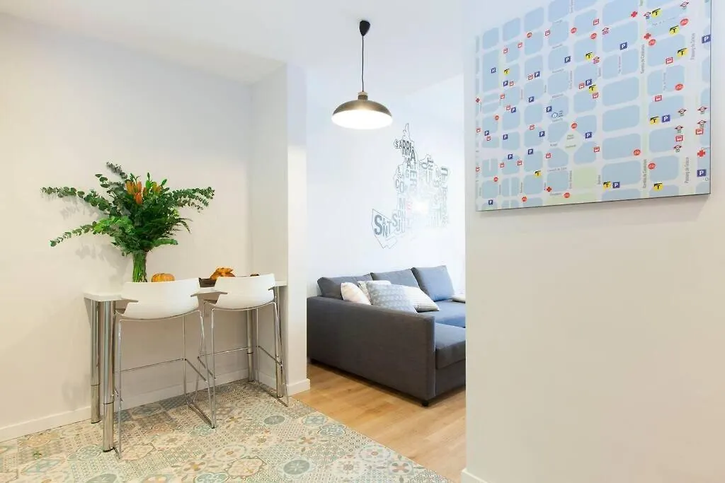 Gorgeous 4Bed 4Bath Close To City Center Barcelona Apartment