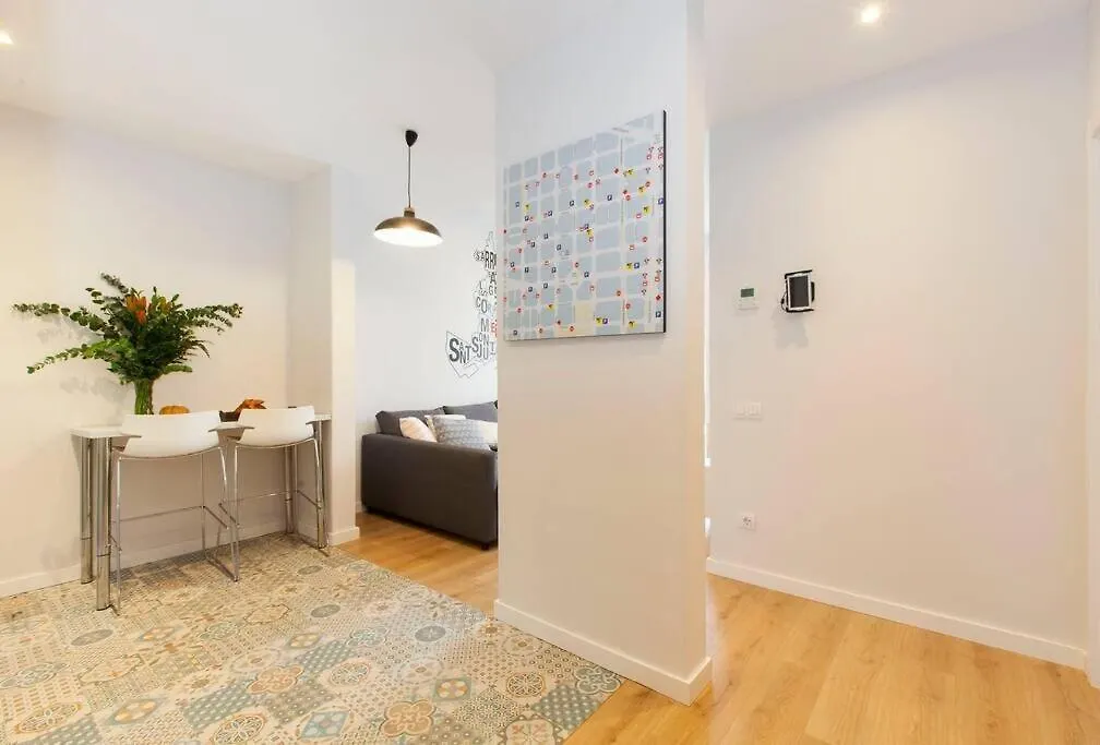 Gorgeous 4Bed 4Bath Close To City Center Barcelona Spain
